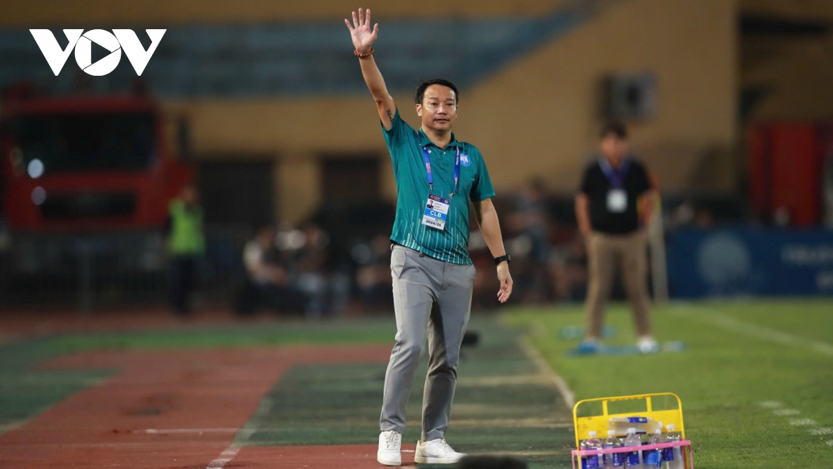 HLV CLB Nam Định nói lời "gan ruột" về cuộc đua vô địch V-League 2024/2025